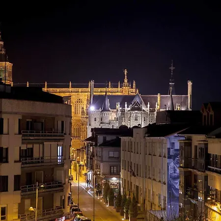 La Aduana - The Experience أستورغا